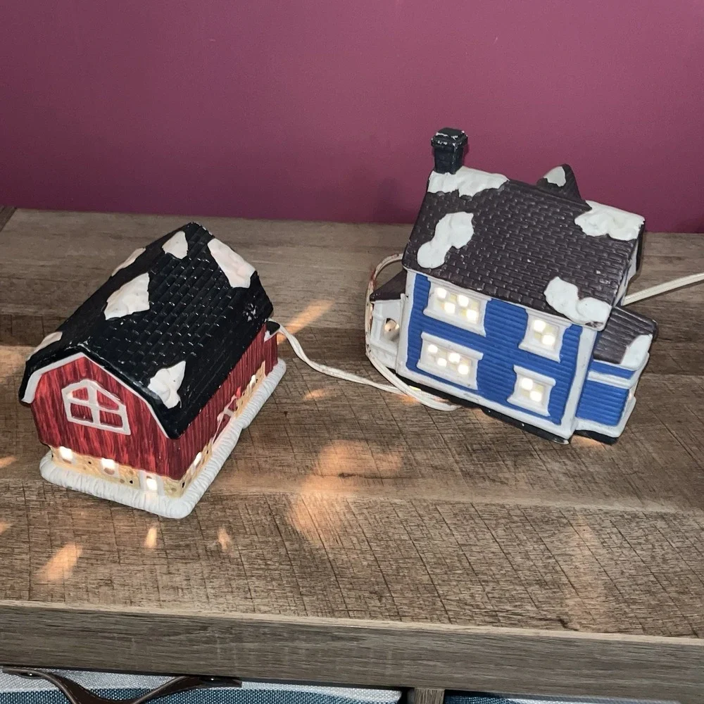 VTG Lighted Farm House/Barn Christmas Village Holiday Decor‎ WORKS